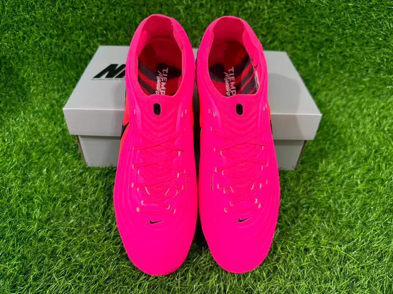 Nike Pink Orange Low-Cut Synthetic Upper Ribbed Texture Firm-Ground Soccer Shoes 2