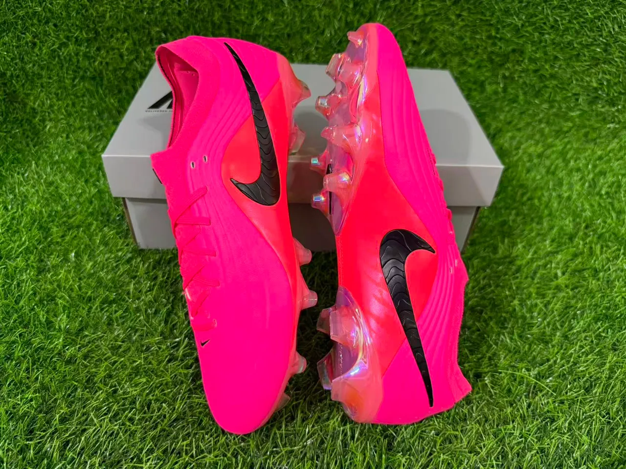 Nike Pink Orange Low-Cut Synthetic Upper Ribbed Texture Firm-Ground Soccer Shoes 4