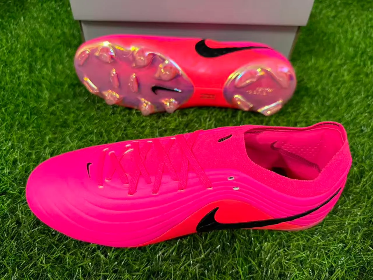 Nike Pink Orange Low-Cut Synthetic Upper Ribbed Texture Firm-Ground Soccer Shoes 6
