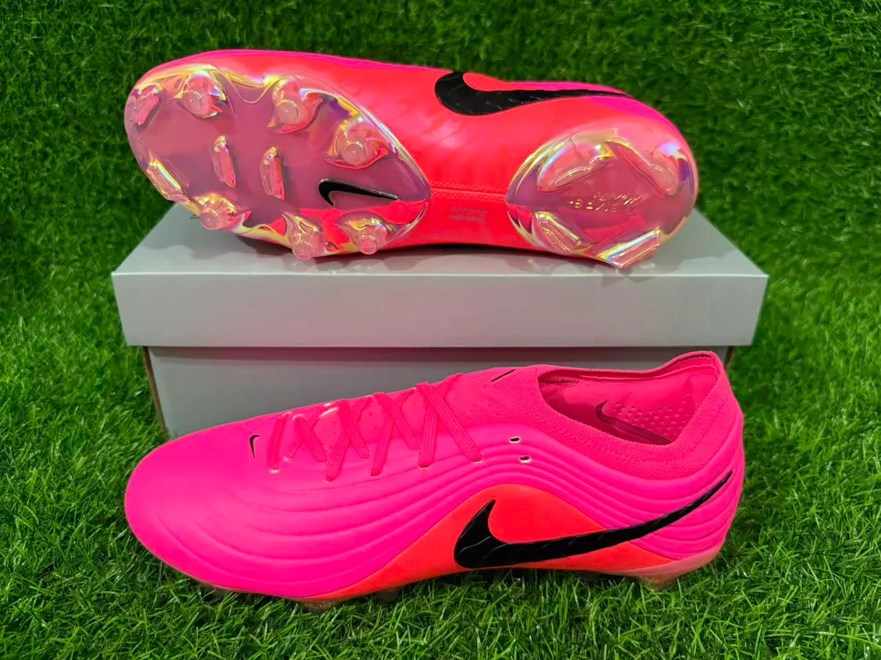 Nike Pink Orange Low-Cut Synthetic Upper Ribbed Texture Firm-Ground Soccer Shoes 7