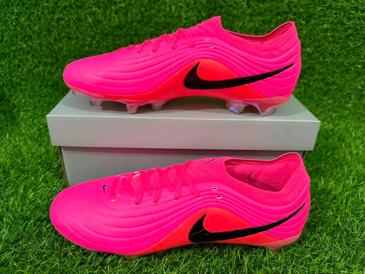 Nike Pink Orange Low-Cut Synthetic Upper Ribbed Texture Firm-Ground Soccer Shoes 8