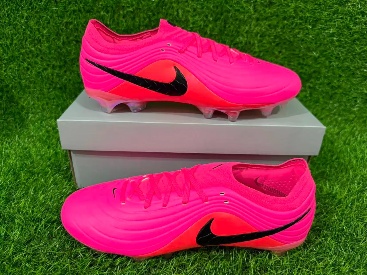 Nike Pink Orange Low-Cut Synthetic Upper Ribbed Texture Firm-Ground Soccer Shoes 9