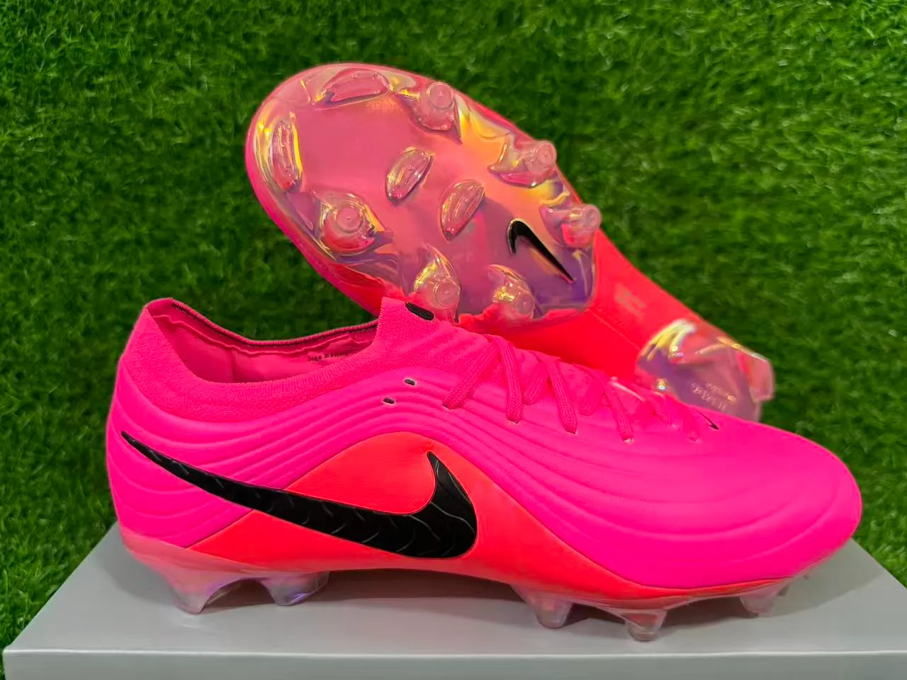 Nike Pink Orange Low-Cut Synthetic Upper Ribbed Texture Firm-Ground Soccer Shoes 10