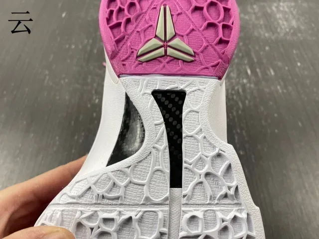 Nike Pink White Textured Scale-Pattern Knit Upper Low-Top Silhouette Basketball Shoes 5