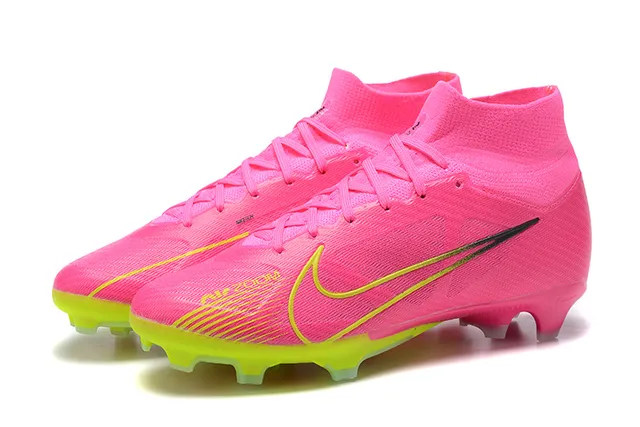 Nike Botas de fútbol rosa y amarillo de alto corte en knit con cordones asimétricos para terreno firme 8