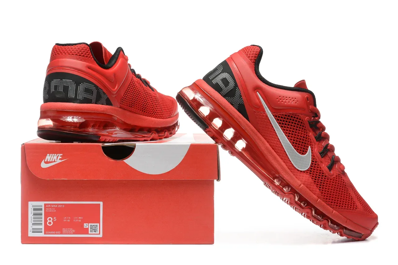 Nike Tênis de Running com parte superior de malha vermelha e preta, amortecimento de ar visível em toda a extensão 2
