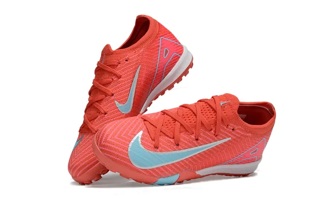 Nike Zapatos de fútbol turf con upper de knit rojo y azul y collar integrado tipo calcetín 4
