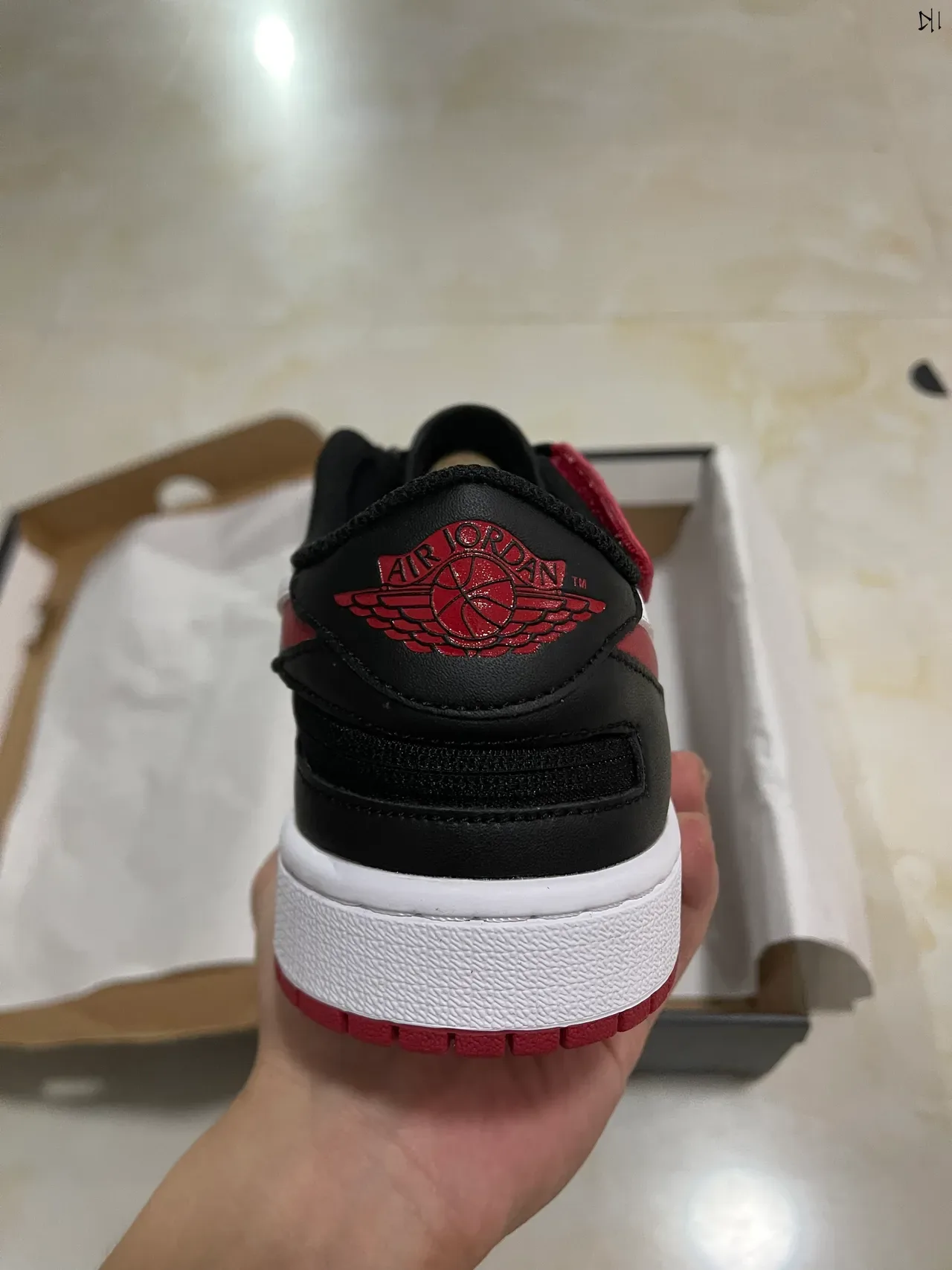 Nike Red White Low-Top Leather Upper Sneakers 6