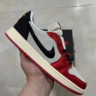 Nike Tênis de Basquete Vermelho Branco Low-Top Silhueta Satin Overlay
