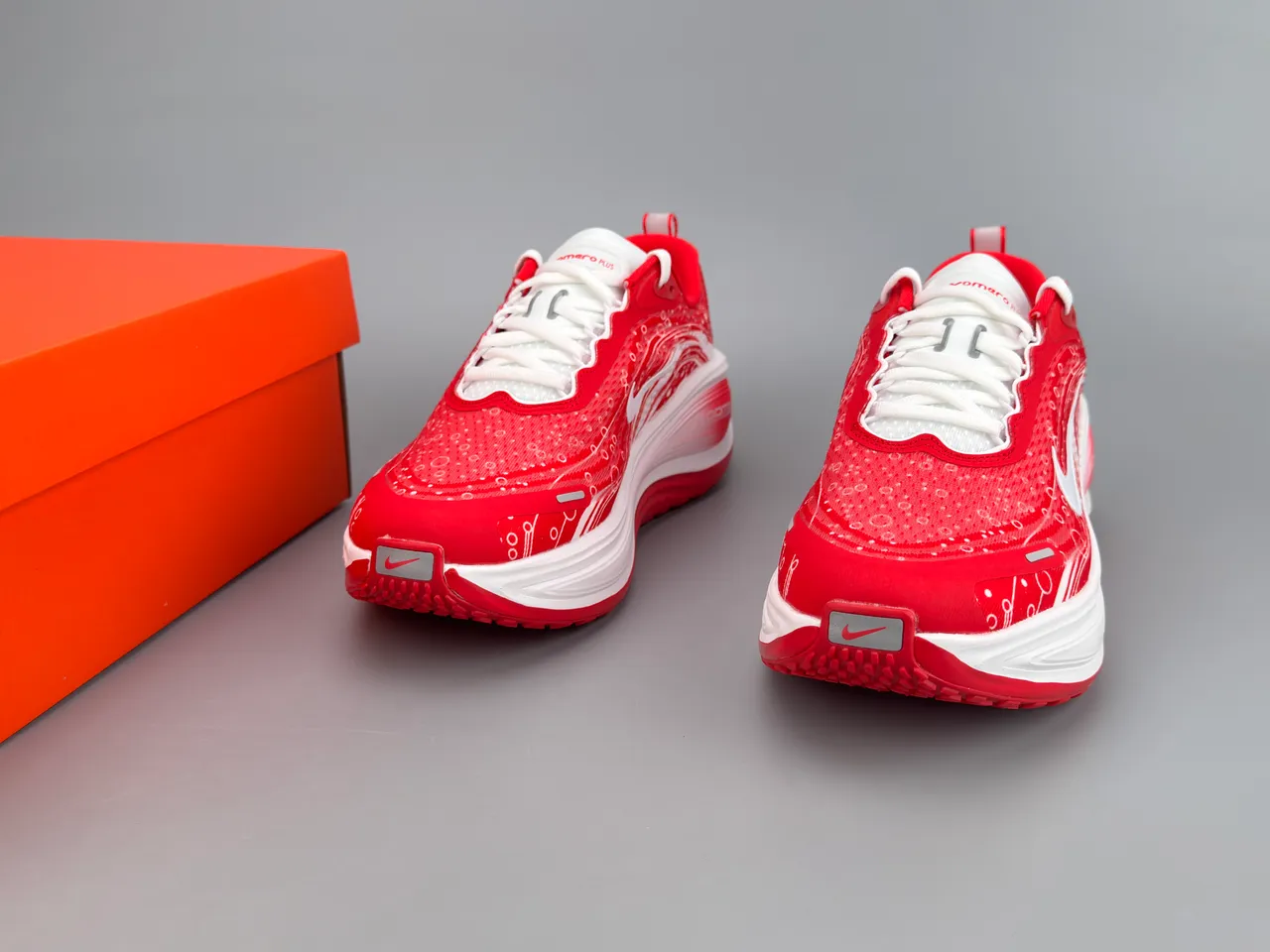 Nike Red White Sculpted Wavy Midsole Engineered Mesh Upper Running Shoes 5