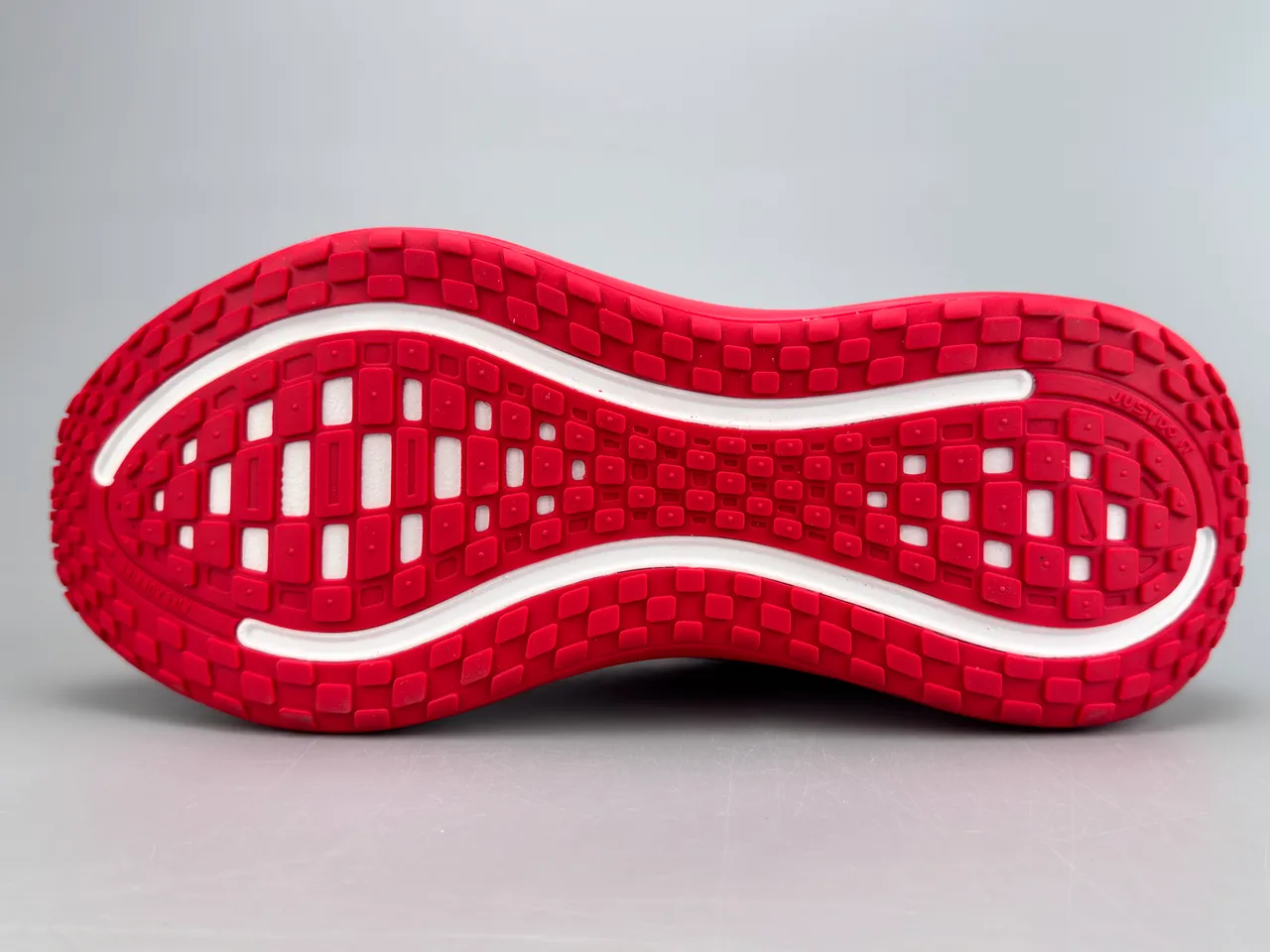Nike Red White Sculpted Wavy Midsole Engineered Mesh Upper Running Shoes 6