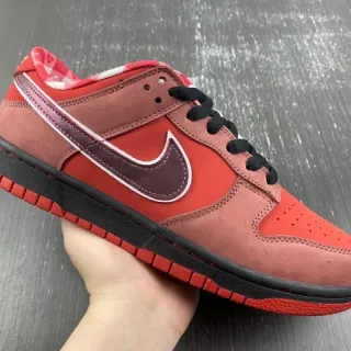 Nike SB Dunk Low 酒红色 Swoosh 滑板鞋