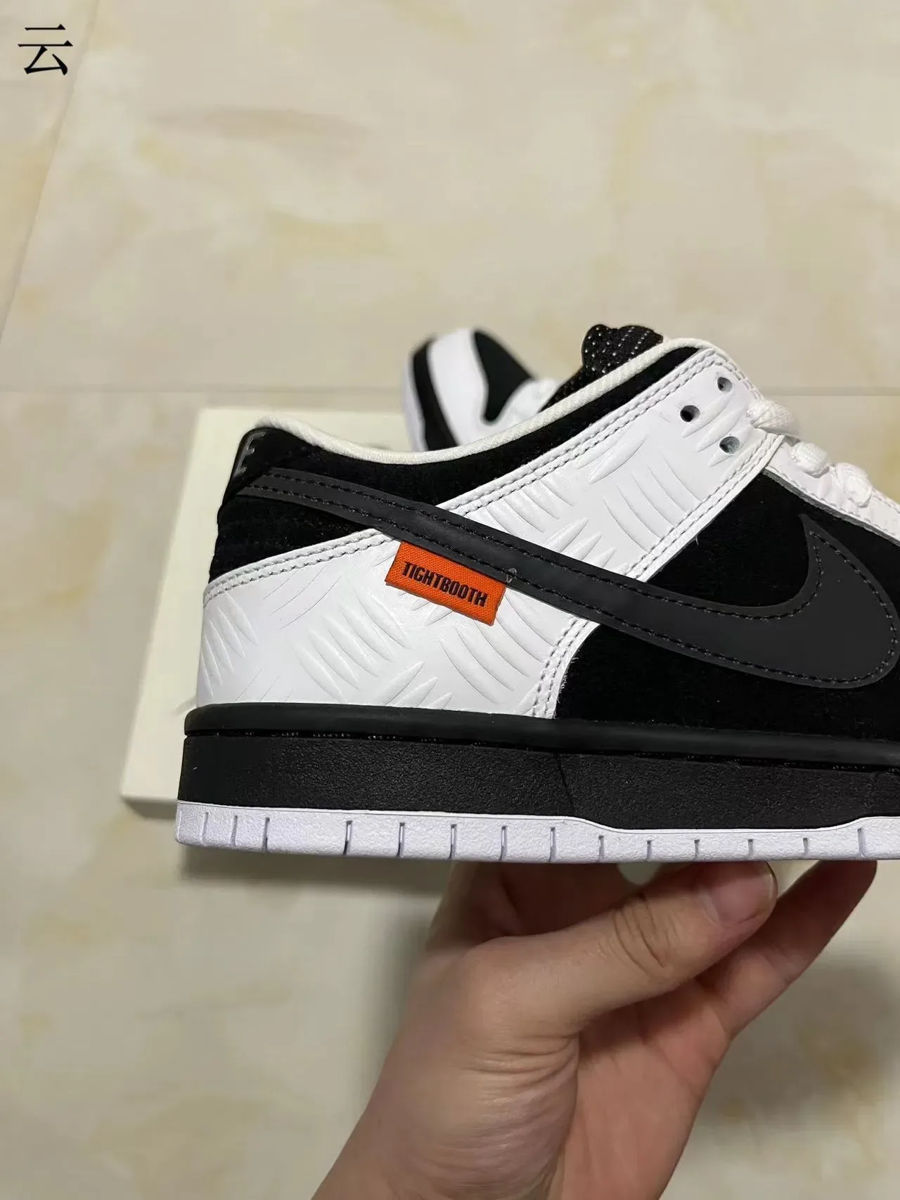 Nike SB Dunk Low White Black Textured Leather Skateboard Shoes 7