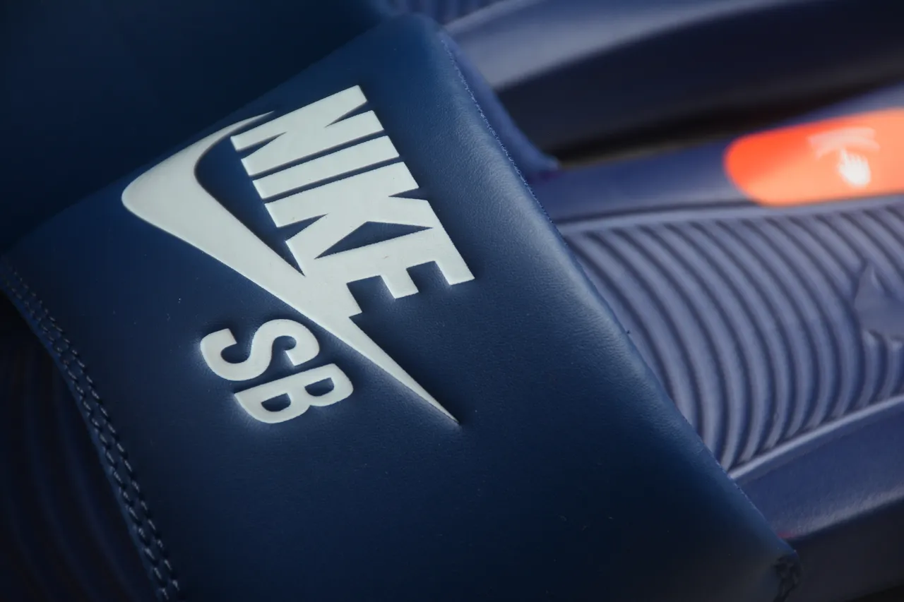 Nike SB Koston Slide أزرق بحري نعال 6