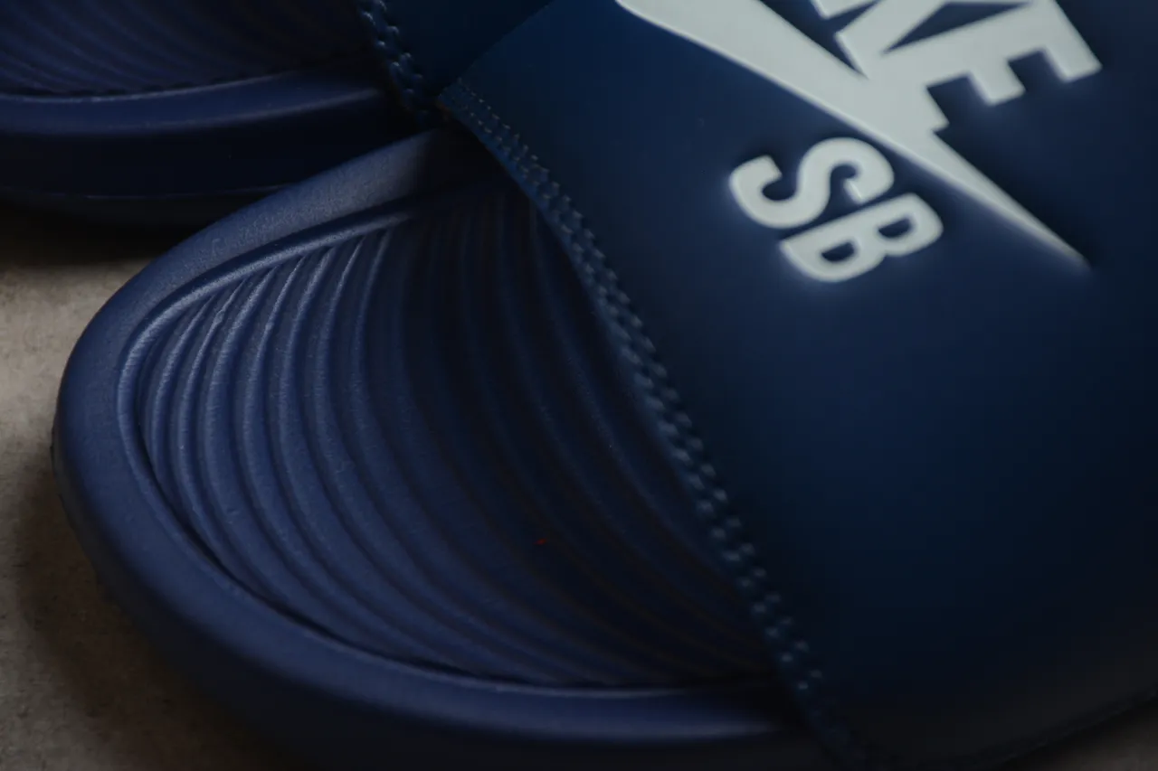 Nike SB Koston Slide أزرق بحري نعال 7