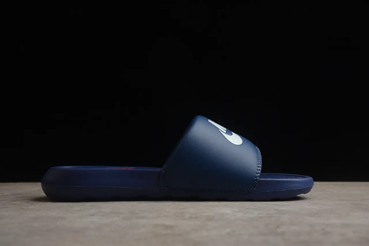 Nike SB Koston Slide أزرق بحري نعال 11
