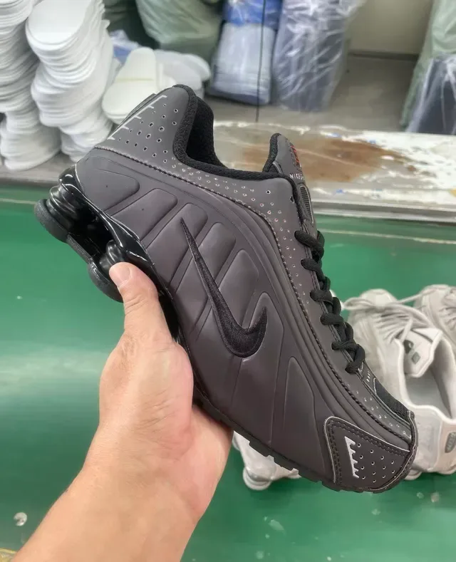 Nike Shox Marrom Preto Amortecido Talão Perfurado Sintético Superior Tênis Lifestyle 10