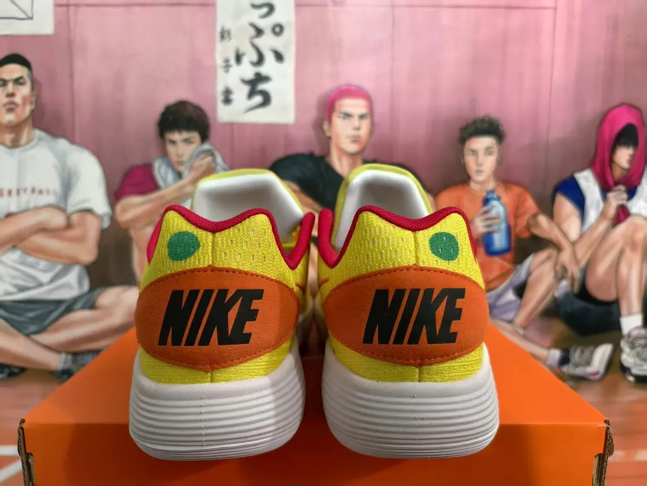 Nike SpongeBob SquarePants Yellow Orange Knit Upper Polka-Dot Pattern Lifestyle Sneakers 2