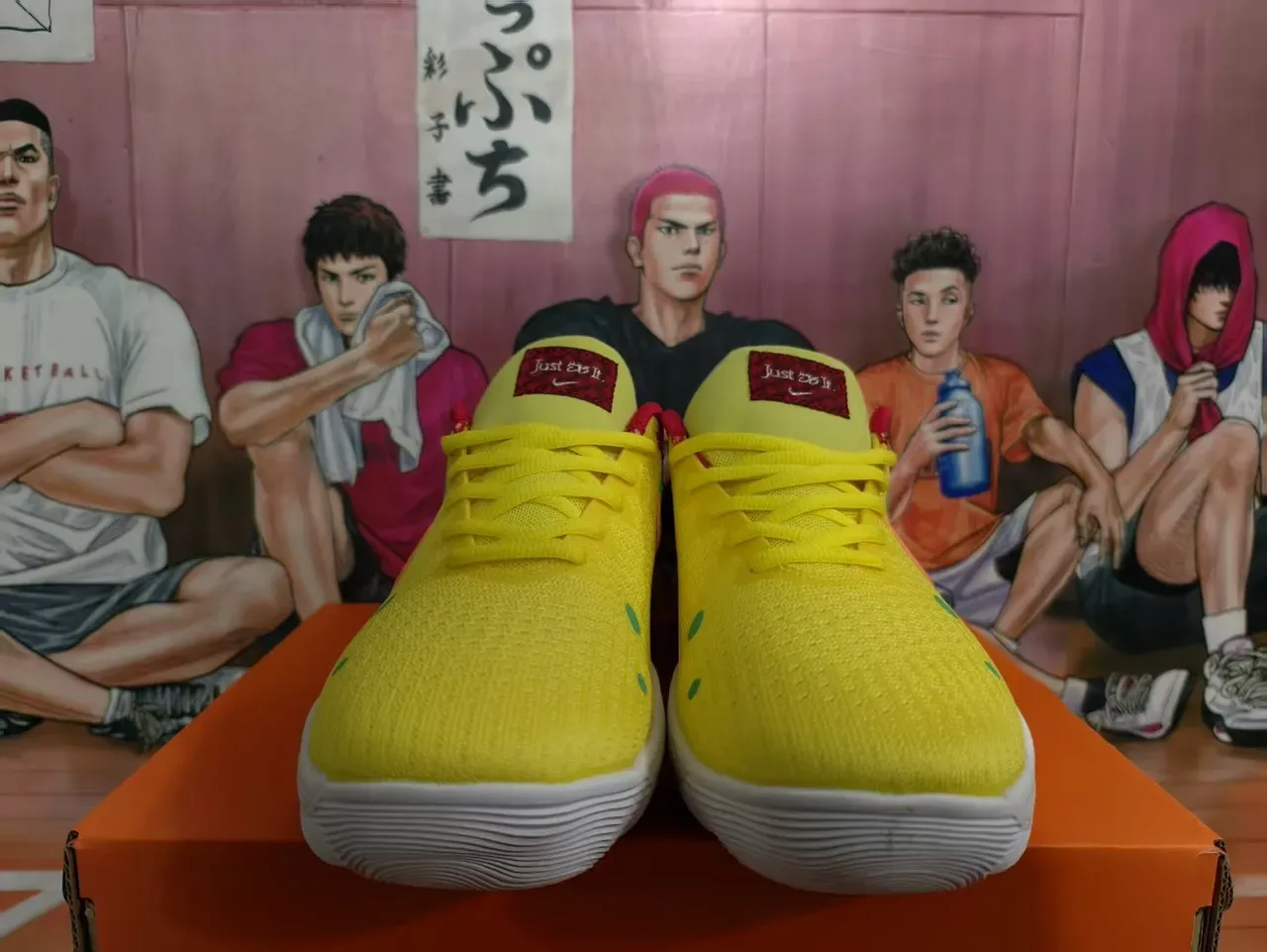 Nike SpongeBob SquarePants Yellow Orange Knit Upper Polka-Dot Pattern Lifestyle Sneakers 3