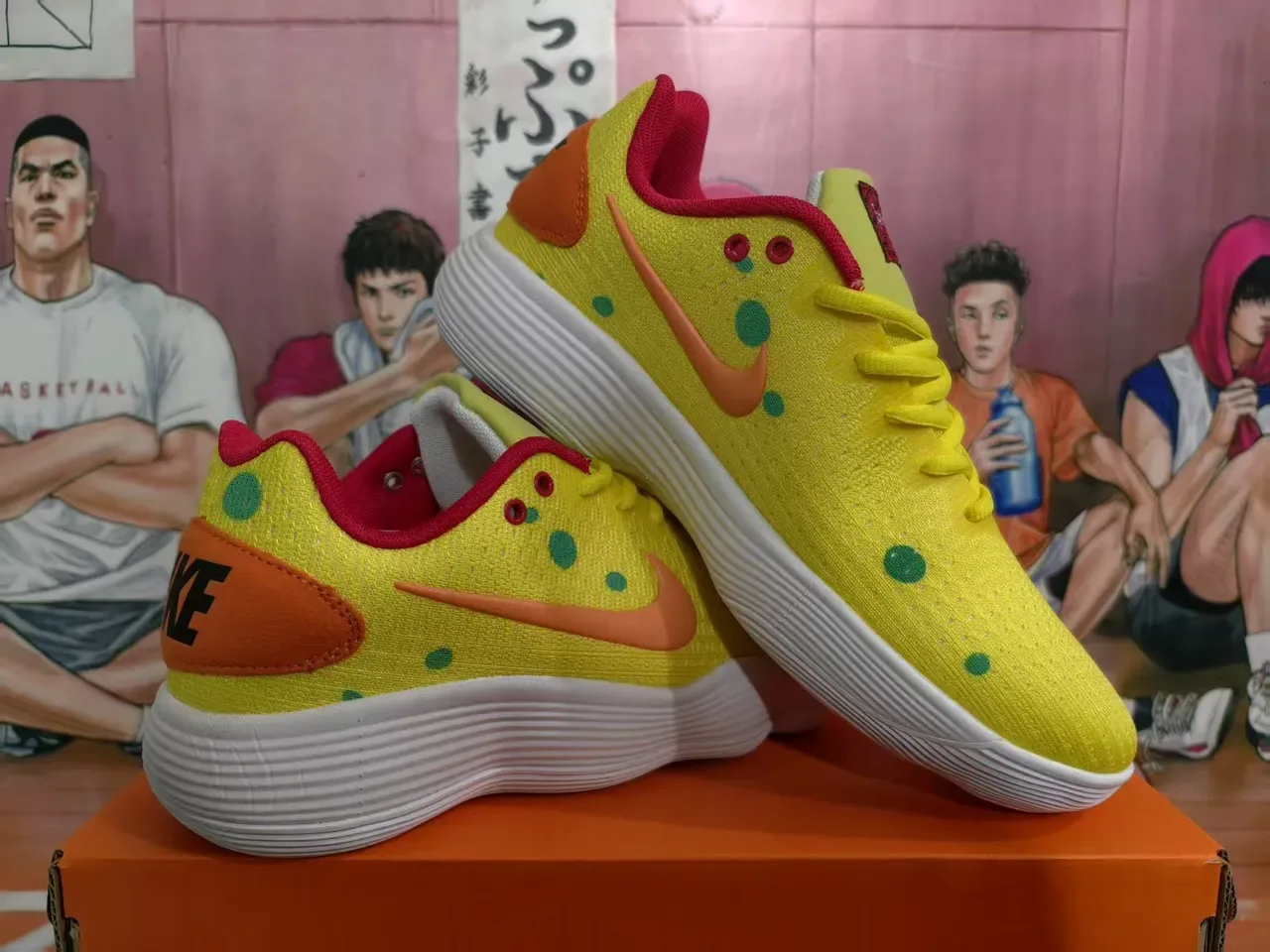 Nike SpongeBob SquarePants Yellow Orange Knit Upper Polka-Dot Pattern Lifestyle Sneakers 5