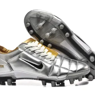 Nike Total 90 III أحذية كرة القدم فضية وذهبية معدنية للأرض الصلبة