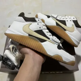 Nike White Beige Low-Top Mixed-Material Upper Lifestyle Sneakers