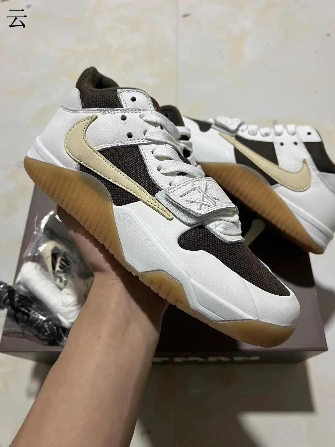 Nike White Beige Low-Top Mixed-Material Upper Lifestyle Sneakers 3