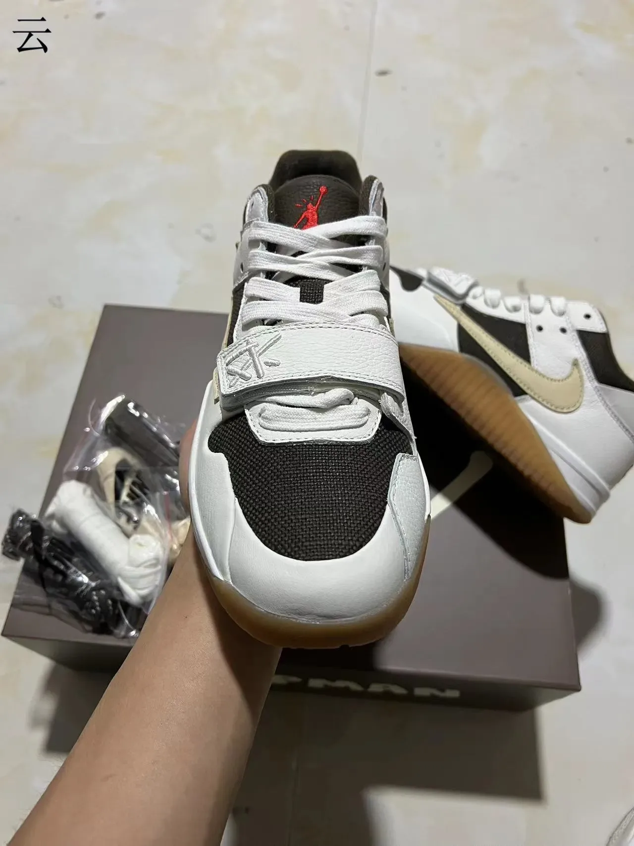 Nike White Beige Low-Top Mixed-Material Upper Lifestyle Sneakers 4