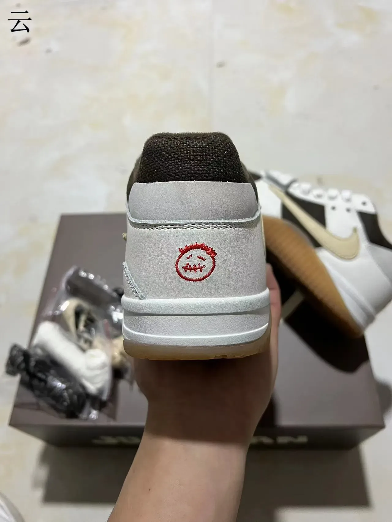 Nike White Beige Low-Top Mixed-Material Upper Lifestyle Sneakers 9
