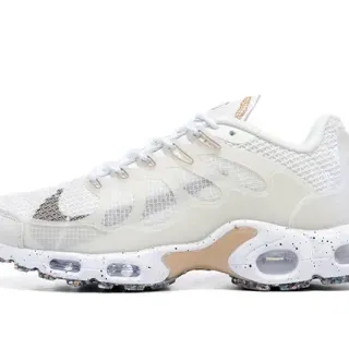 Nike White Beige Mesh Upper Visible Air Cushioning Chunky Sneakers