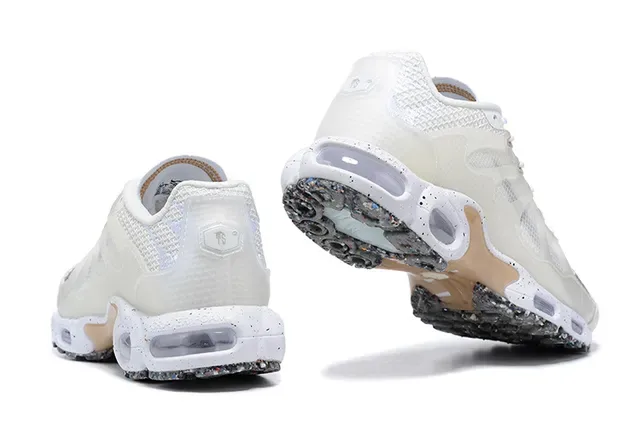 Nike حذاء رياضي أبيض بيج علوي شبكي مرئي كوشنينج هواء سميك 2