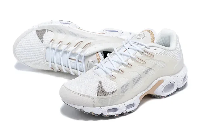 Nike حذاء رياضي أبيض بيج علوي شبكي مرئي كوشنينج هواء سميك 4