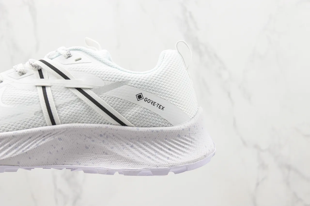 Nike White Black GORE-TEX Waterproof Mesh And Synthetic Overlay Upper Running Shoes 7