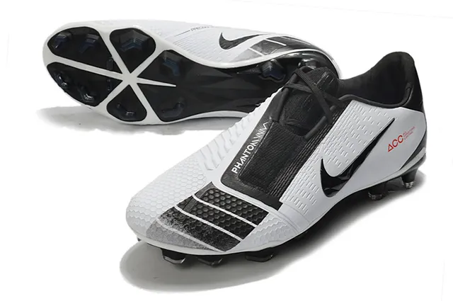 Nike Blanc Noir Bottines Basses avec Lacets Asymétriques pour Sol Firme Chaussures de Football 17