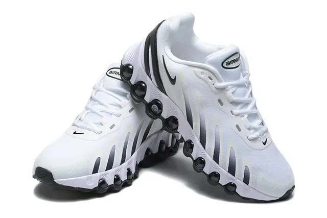 Nike White Black Mesh Upper Synthetic Stripe Overlays Sneakers 4