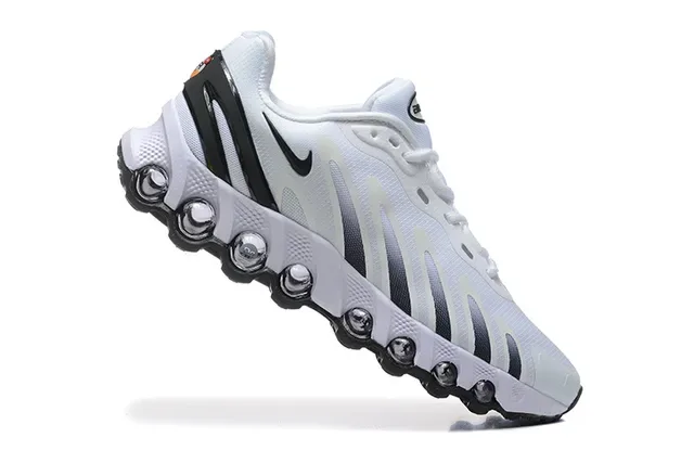 Nike White Black Mesh Upper Synthetic Stripe Overlays Sneakers 6