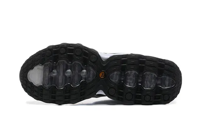 Nike White Black Mesh Upper Synthetic Stripe Overlays Sneakers 7
