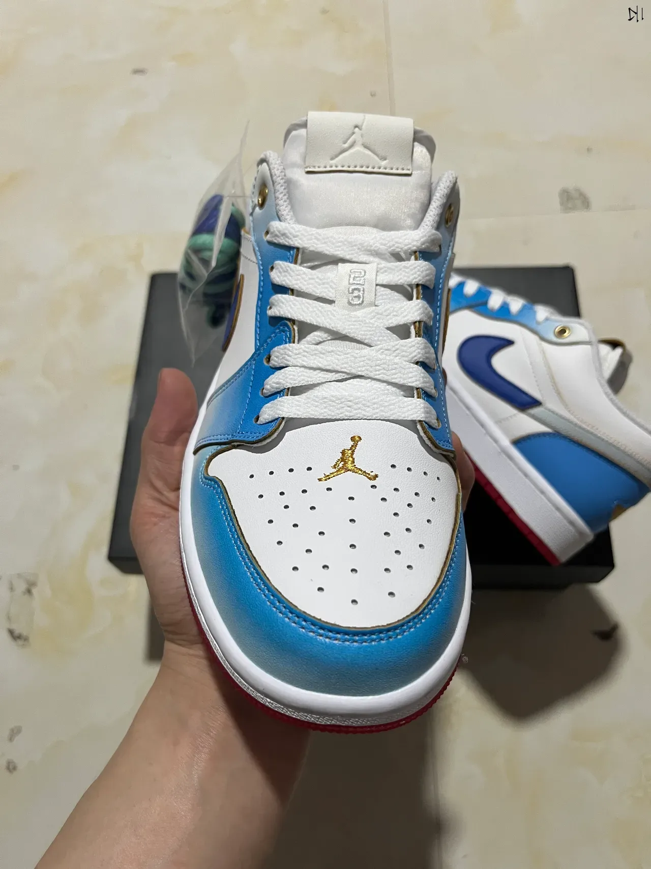 Nike White Blue Low-Top Silhouette Leather And Synthetic Paneling Lifestyle Sneakers 2