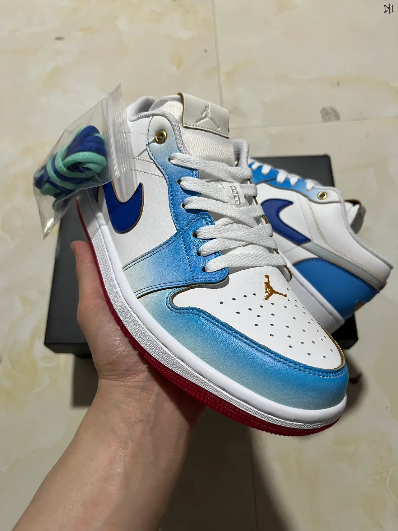 Nike White Blue Low-Top Silhouette Leather And Synthetic Paneling Lifestyle Sneakers 3
