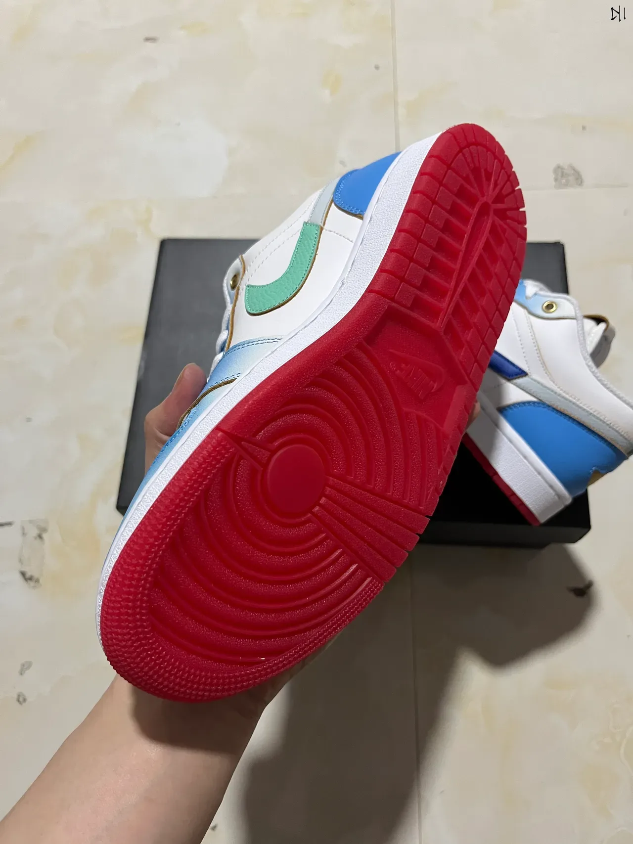 Nike White Blue Low-Top Silhouette Leather And Synthetic Paneling Lifestyle Sneakers 5