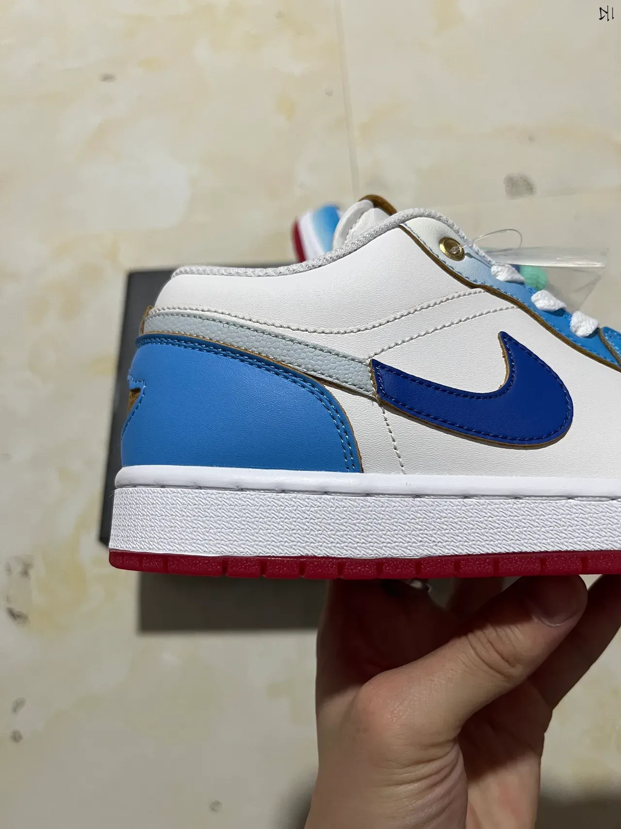 Nike White Blue Low-Top Silhouette Leather And Synthetic Paneling Lifestyle Sneakers 6
