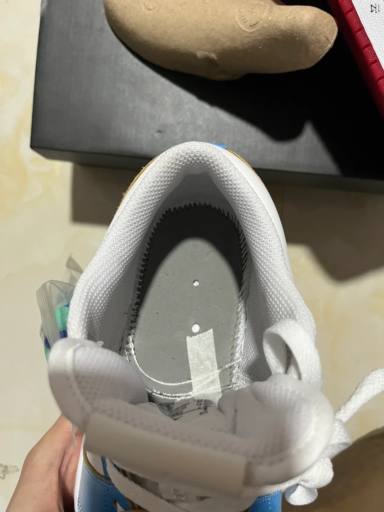 Nike White Blue Low-Top Silhouette Leather And Synthetic Paneling Lifestyle Sneakers 9