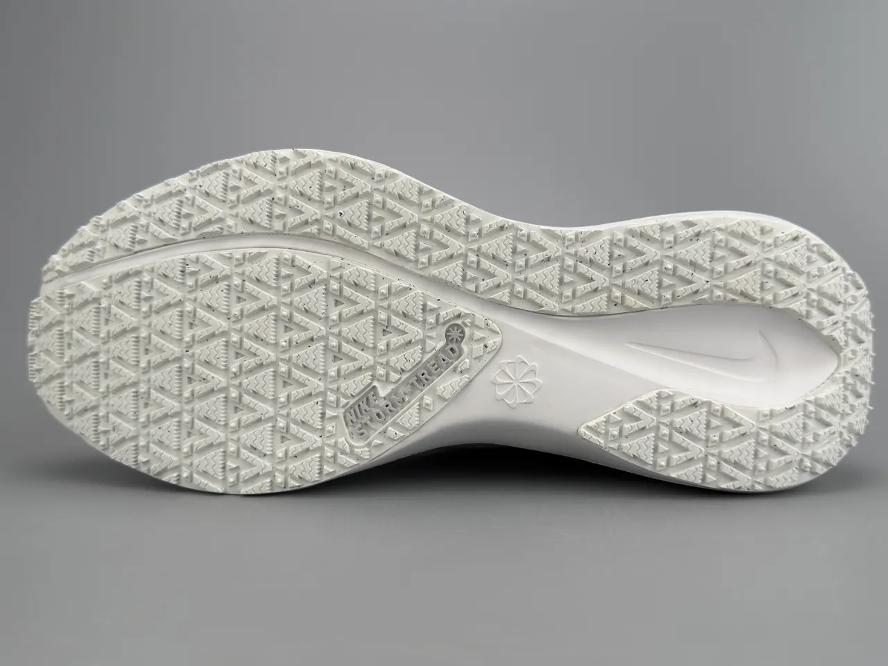 Nike White Gray Engineered Mesh Upper Synthetic Overlays Running Shoes 8