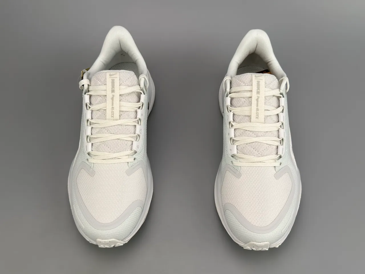 Nike White Gray Engineered Mesh Upper Synthetic Overlays Running Shoes 9