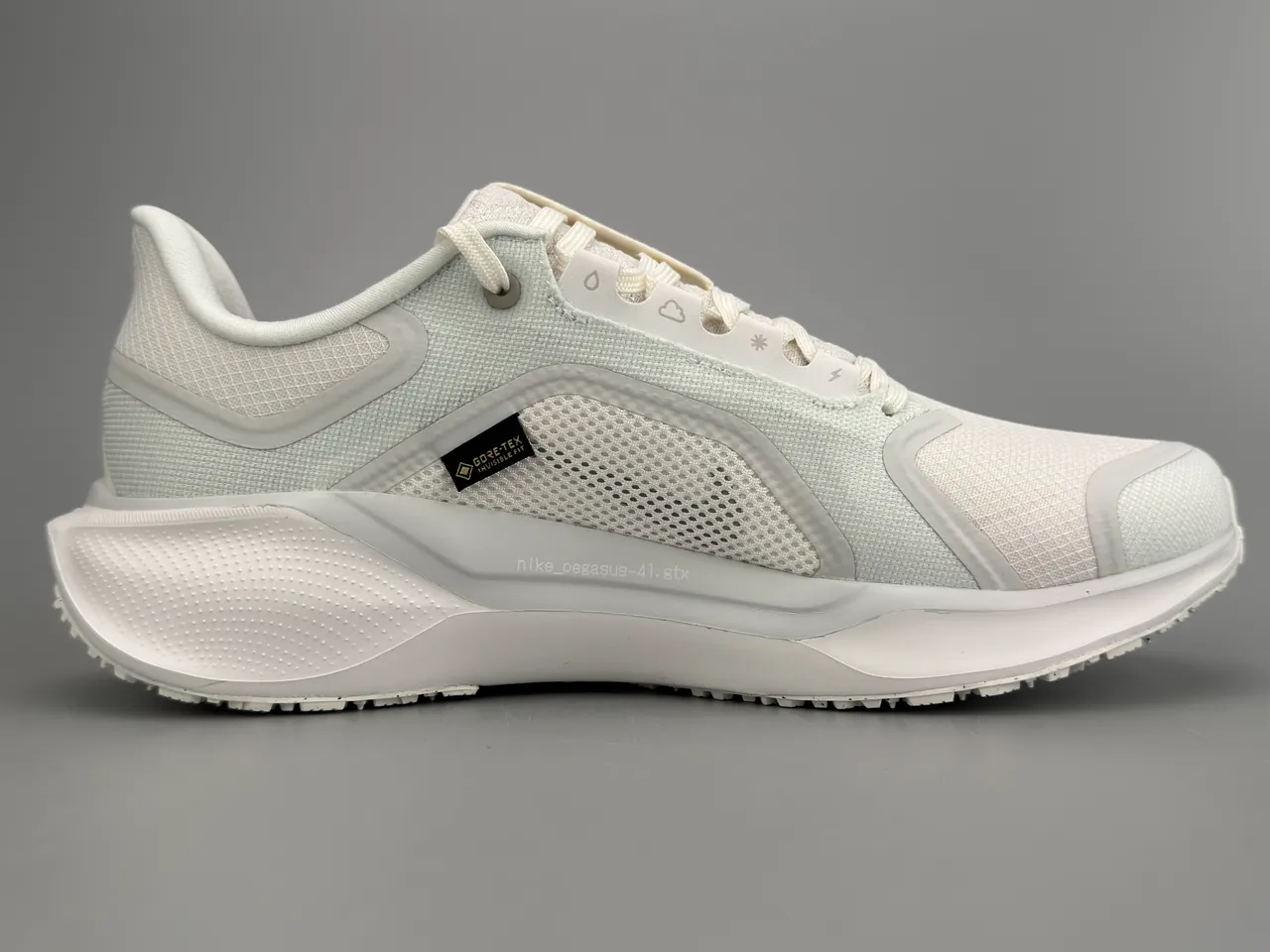 Nike White Gray Engineered Mesh Upper Synthetic Overlays Running Shoes 10