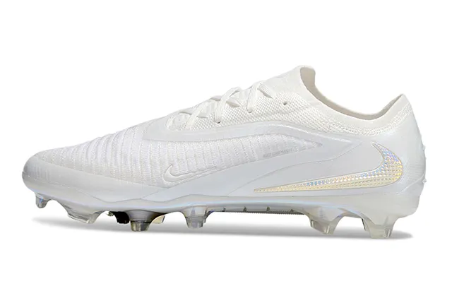 Nike Chaussures de football blanches iridiscentes en tricot pour terrain ferme 7