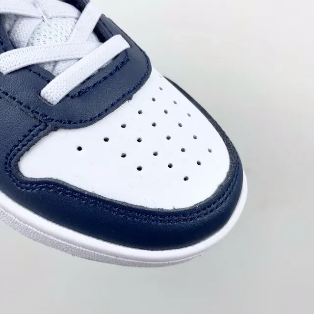 Nike White Navy Low-Top Fuzzy-Lined Lifestyle Sneakers 21