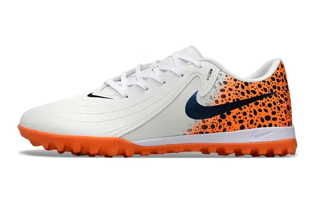 Zapatillas de fútbol Nike low-cut blancas y naranjas upper sintético panel de talón speckled para turf 7