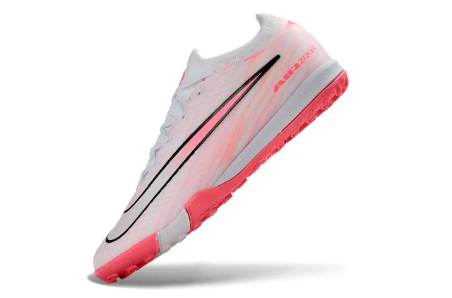 Nike Haut en maille blanc et rose Détails de rayures dégradées Chaussures de football Turf 3
