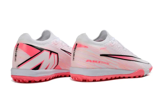 Nike Haut en maille blanc et rose Détails de rayures dégradées Chaussures de football Turf 5